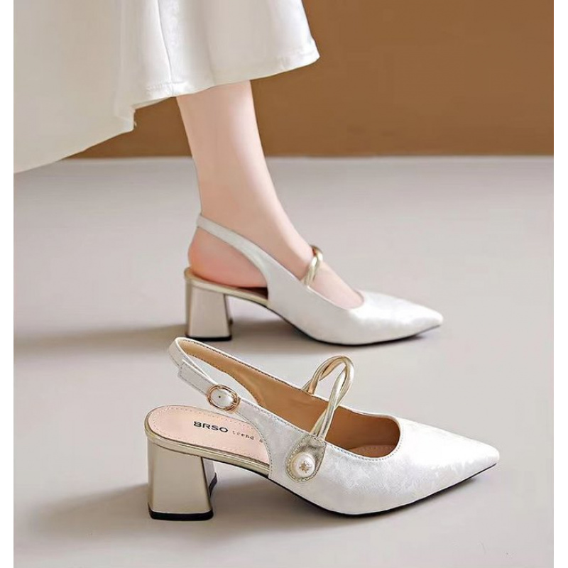 Vintage Fashion In 2026 - Sandales élégantes à talon carré et