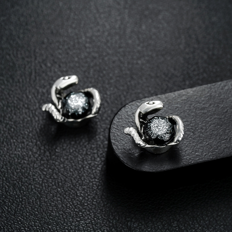 Boucles d'oreilles clous serpe - Vintage Fashion Ornaments avis et prix