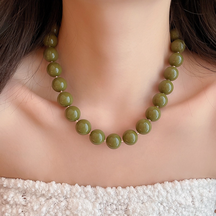 Collier ras de cou en résine d - Vintage Fashion Coloring Pages avis et prix